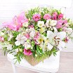 Изысканная аристократка - корзинка с лилиями, эустомой и альстромерией